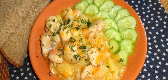 Куриная грудка тушеная с овощами