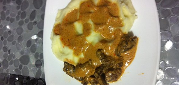 Говядина в розовом соусе