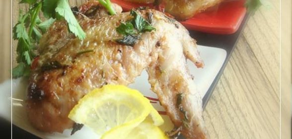 Куриные крылышки в маринаде с петрушкой и лимонным соком