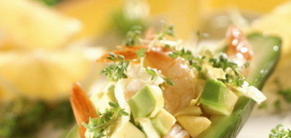 Лодочки из авокадо с креветками