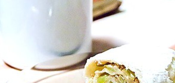 Яблочный штрудель с изюмом и корицей