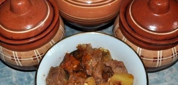 Баранина с овощами в горшочках