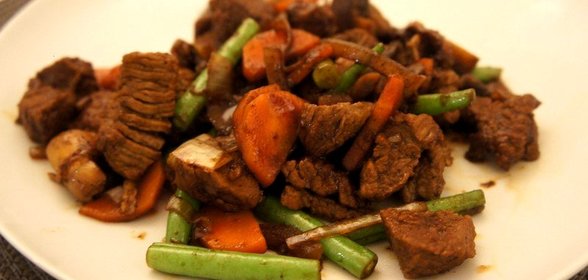 Говядина с овощами в соевом соусе