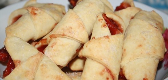 Творожные рогалики с ягодным джемом