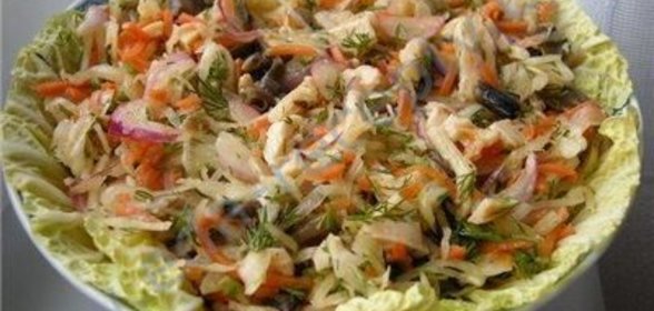 Салат из квашеной капусты и кальмаров