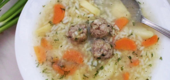 Кальмары с рубленой сельдью, творогом и маслом.