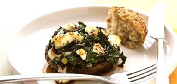 Грибы с луком и шпинатом