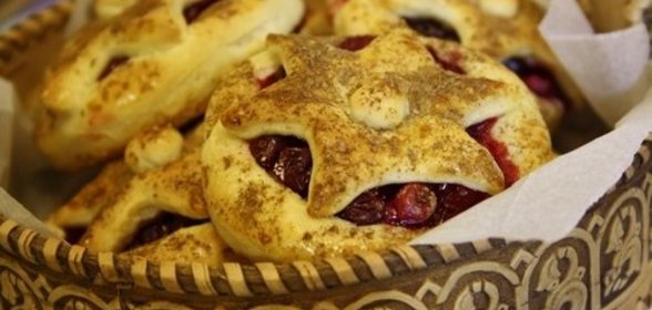 Мини - пироги с брусникой и клюквой