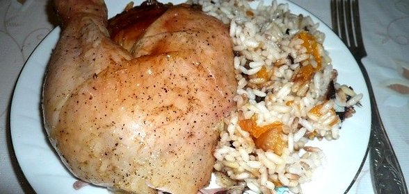 Курица, фаршированная рисом и курагой