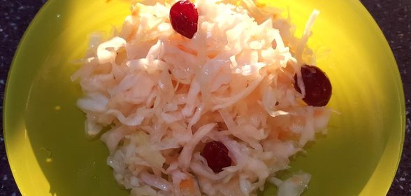 Квашеная капуста с клюквой