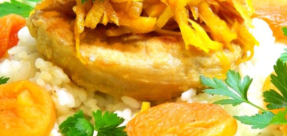 Мясо, тушеное с курагой
