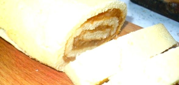 Рулет бисквитный с вареньем