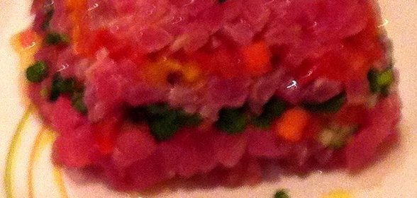 Слоеный тартар из тунца