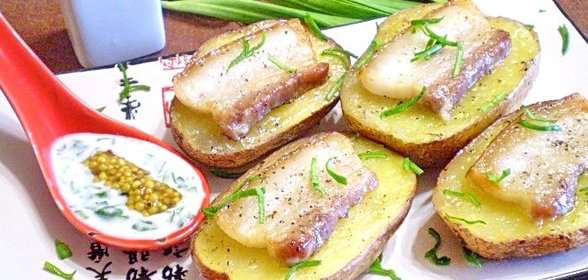 Картошка с салом и чесноком в духовке