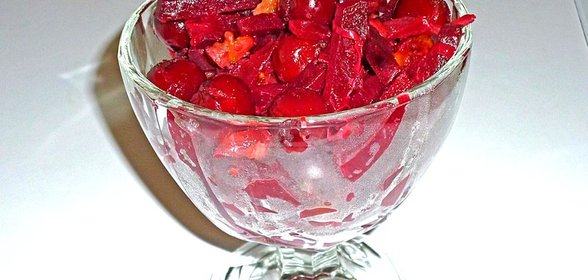 Постная закуска из свеклы с вишней и орехами