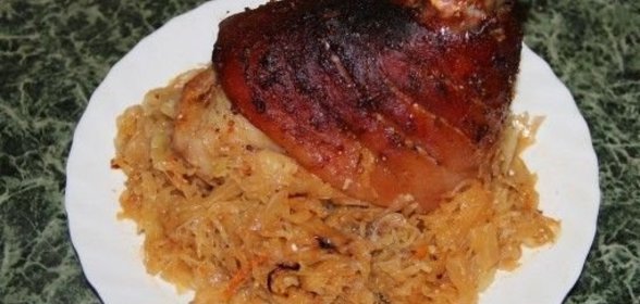 Рулька с квашеной капустой