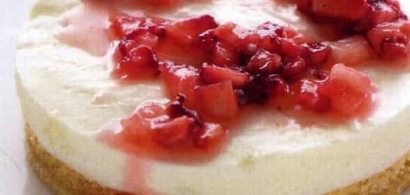 Пирожные с козьим сыром и клубникой