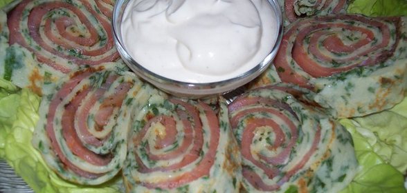 Блинчатый рулет с лососем