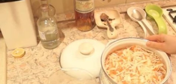 Хрустящая, сочная квашеная капуста