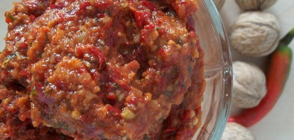 Аджика с орехами