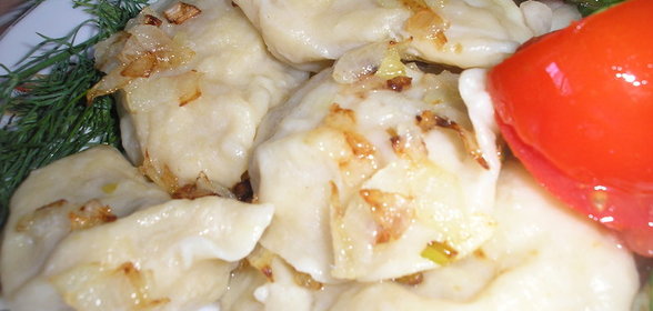 Варенички домашние с картофелем, грибами и квашенной капустой