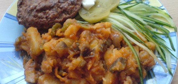 KOTLETI S LUKOM POREEM I KOPSTSHJONIM SALOM