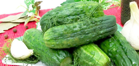 Малосольные огурцы в пакете