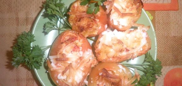 Перец фаршированный сыром и помидорами