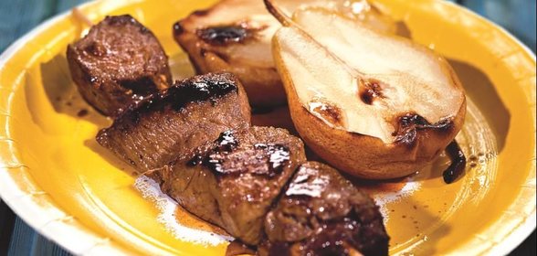 Шашлык из говядины с грушами