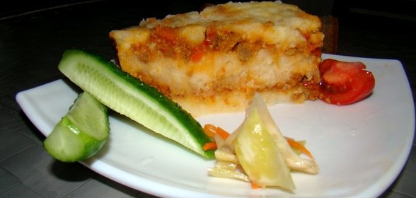 Картофельная запеканка с соусом болоньезе