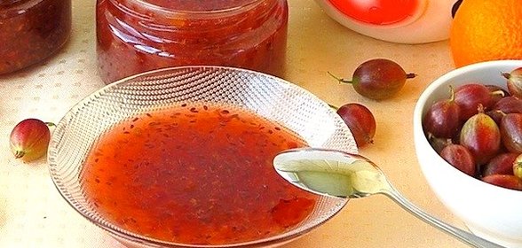 Сырое варенье из крыжовника с апельсином