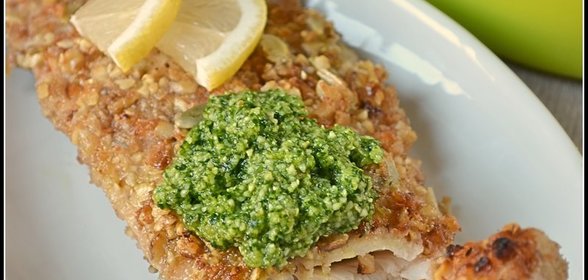Морской окунь в ореховой панировке с Песто из петрушки