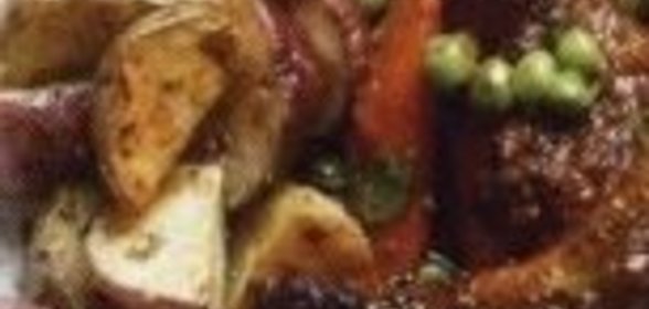 Бутерброды с маринованными огурцами и зеленым салатом