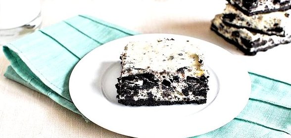 Шоколадные пирожные со сливочной начинкой