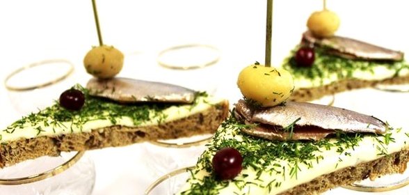 Бутерброды с килькой