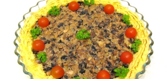 Запеканка с грибами и картофельным пюре