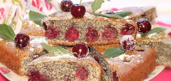 Маковый пирог с вишней