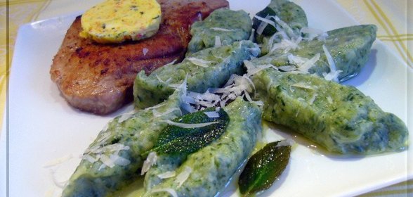 Malfatti (сырно-шпинатные ньокки-неряхи) со сливочным маслом и шалфеем