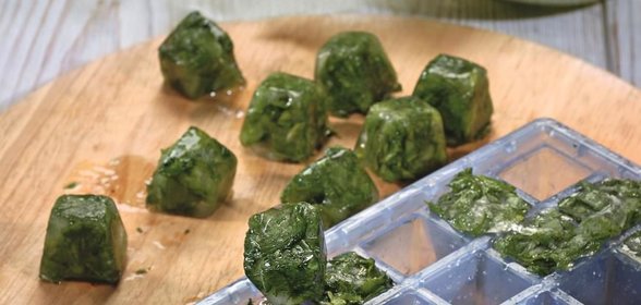 Ледяные кубики со шпинатом