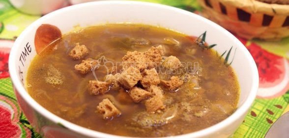 Свекольный суп с сырными клецками