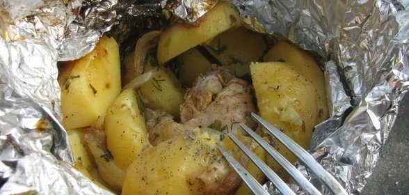 Курица на костре в фольге