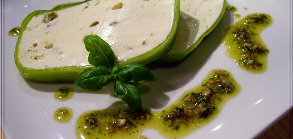 Террин из твороженного сыра с горгонзолой и оливками