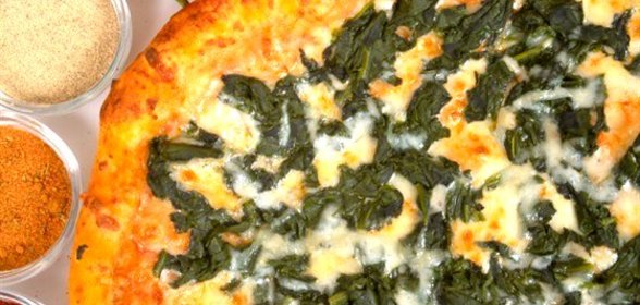 Галеты с сыром фета, шпинатом и кедровыми орешками