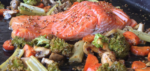 Лосось с овощами в медовом соусе. Видео