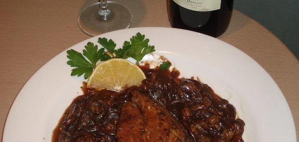 Диетическая курочка в луковом соусе