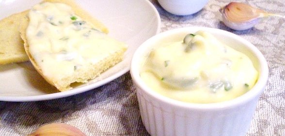 Домашний майонез на курином яйце с чесноком и зеленью