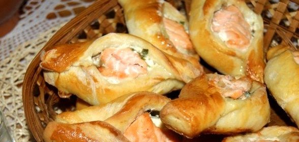 Расстегаи из слоеного теста