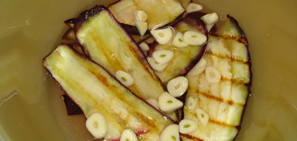 Баклажаны в уксусе (из остатков от рецепта рулетики из баклажанов с курицей