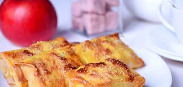 Пирожки с яблоками из теста фило в духовке