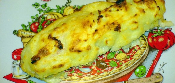 Сосиски, запечённые в картофельном пюре